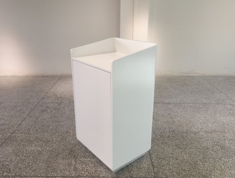 简约白色演讲台