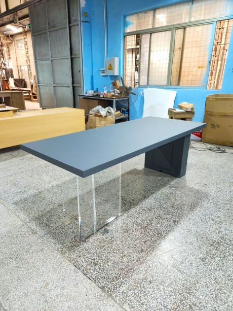 悬浮玻璃脚班台